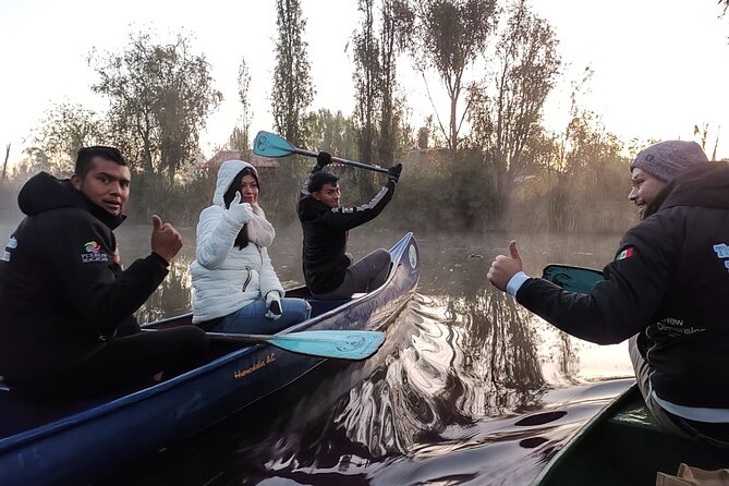 Xochimilco at dawn in Canoe or Kayak and Organic Breakfast - The 5 a.m. pickup: simple, direct, and worth it