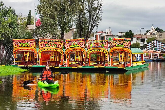 Xochimilco canals private tour with kayaks + boat - Key things you’ll notice right away