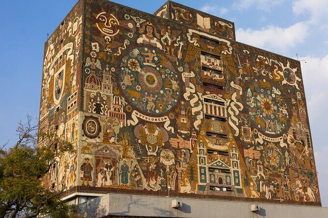 Xochimilco, Casa de Frida Kahlo, Coyoacán and UNAM - Torre Latinoamericana Welcome Bar and the Food Reality