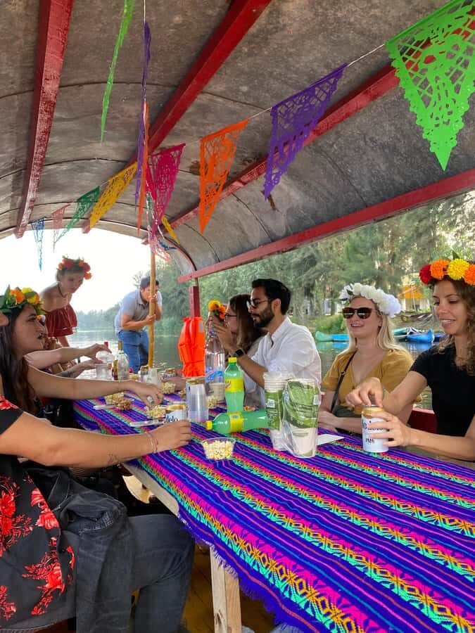 Xochimilco: Food and Trajinera Ride with Local Women - The quick guided walk: history you can connect to what you see