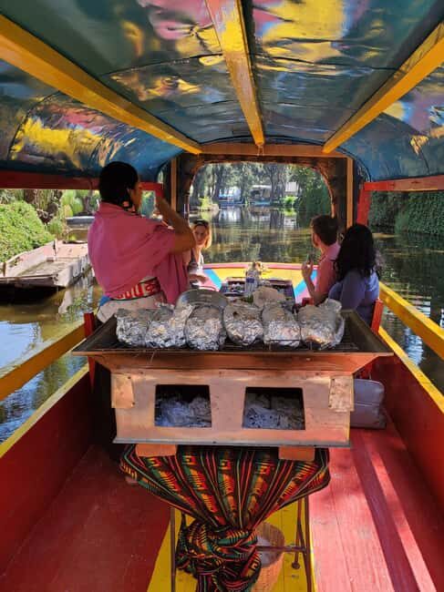 Xochimilco: Market, Food and Nature ¡All included! Tour - Shopping for Tlapique at the Chinampa Market