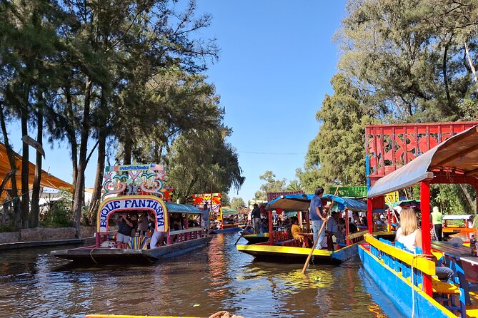 Xochimilco without Traps for Tourists BS"D - The one-hour trajinera ride: what you’ll actually see