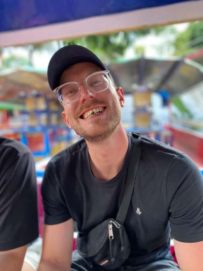 Xochimilco's Wild Side: Mezcal, Insects & Culture - The first sail: what the 2 hours on a trajinera actually feels like