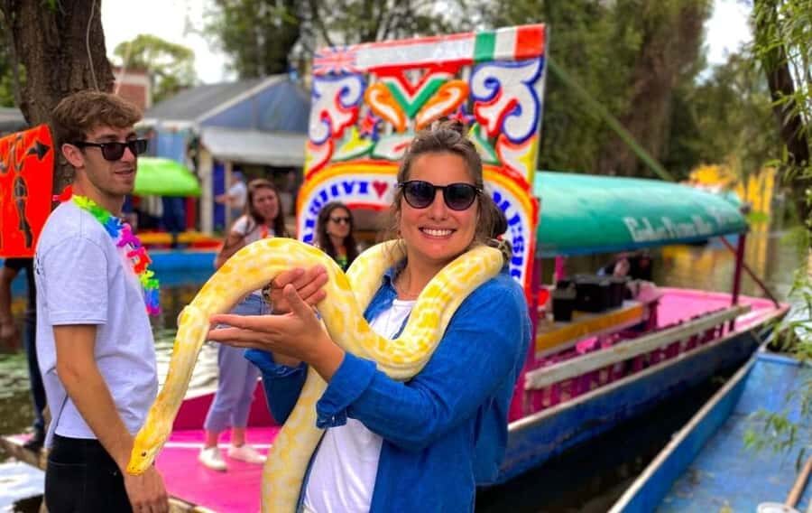 Xochimilco's Wild Side: Mezcal, Insects & Culture - Food and pulque tasting: what the included meal adds to the day