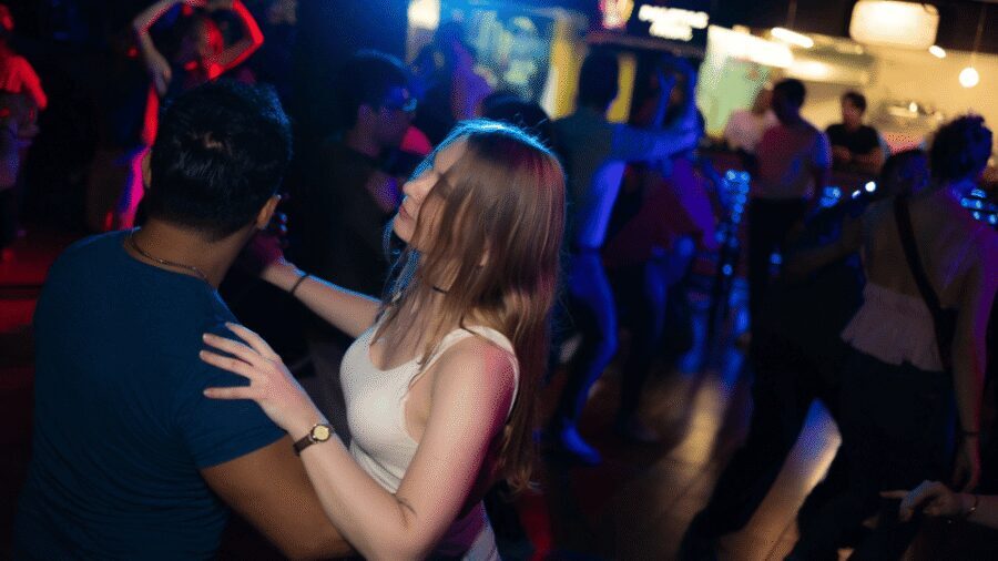 Zero to salsa for beginners - Finding the Studio: Meeting Point, Mobile Ticket, and Night-Walk Reality